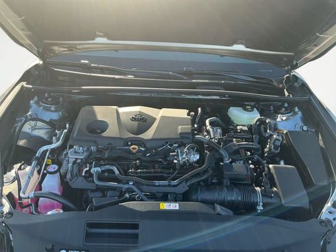 Used 2025 Toyota Camry SE w/ Convenience Package FWD image 18