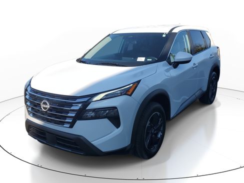 Used 2025 Nissan Rogue SV image 2