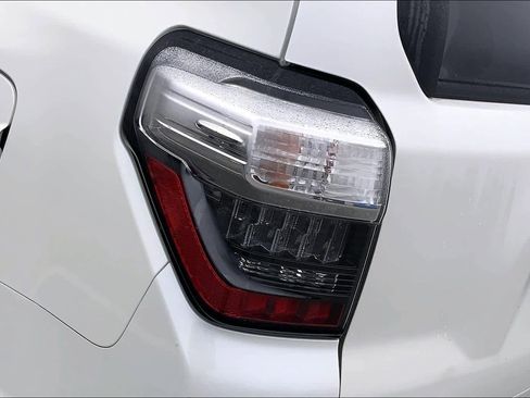 Used 2016 Toyota 4Runner Limited image 27