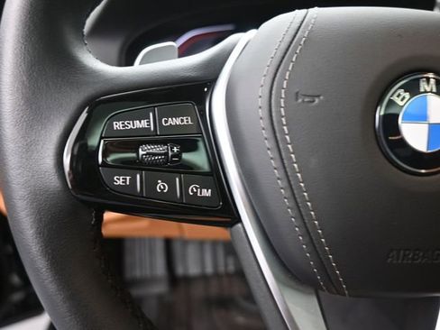 Used 2022 BMW 540i w/ Premium Package image 2