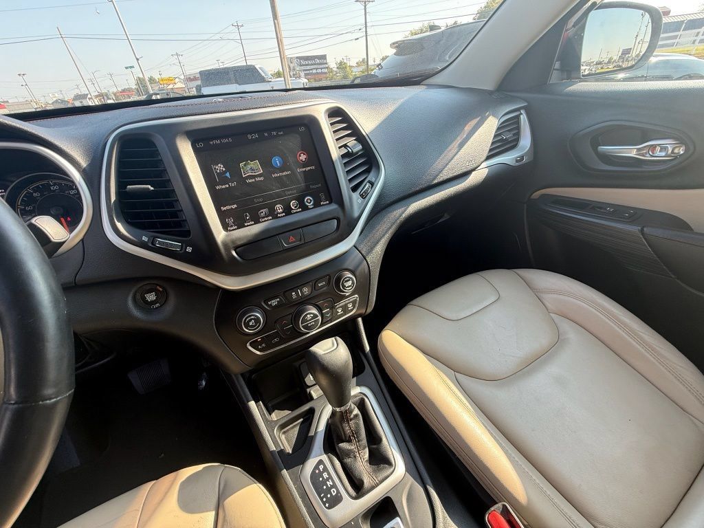 Used 2017 Jeep Cherokee Limited FWD image 11