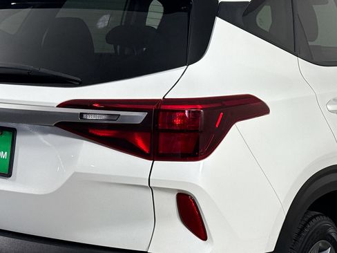 Used 2021 Kia Seltos LX image 32