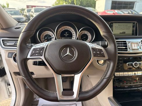 Used 2014 Mercedes-Benz E 550 4MATIC Sedan image 17