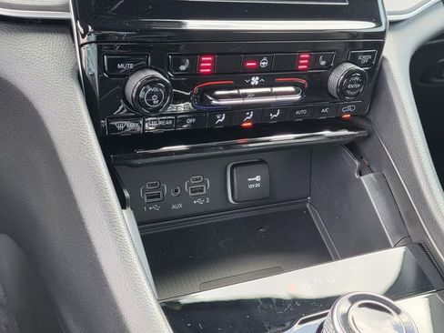 New 2025 Jeep Grand Cherokee L Altitude AWD/4WD image 24