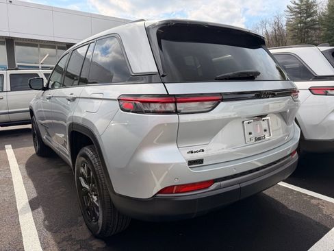 New 2026 Jeep Grand Cherokee Altitude AWD/4WD image 6