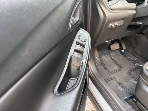 Used 2025 Buick Encore GX Preferred AWD/4WD image 18