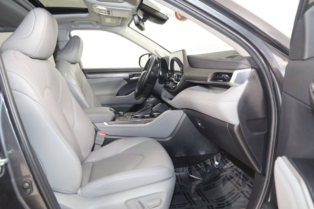 Used 2023 Toyota Highlander Limited AWD/4WD image 13