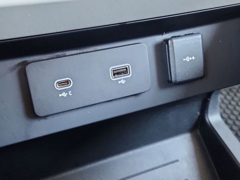 Used 2020 Land Rover Defender 110 S image 30