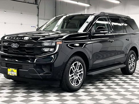 Used 2025 Ford Expedition Active AWD/4WD image 13