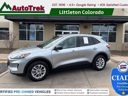 Used 2022 Ford Escape SE image 1