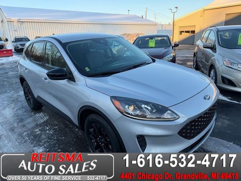 Used 2020 Ford Escape SE Sport image 1