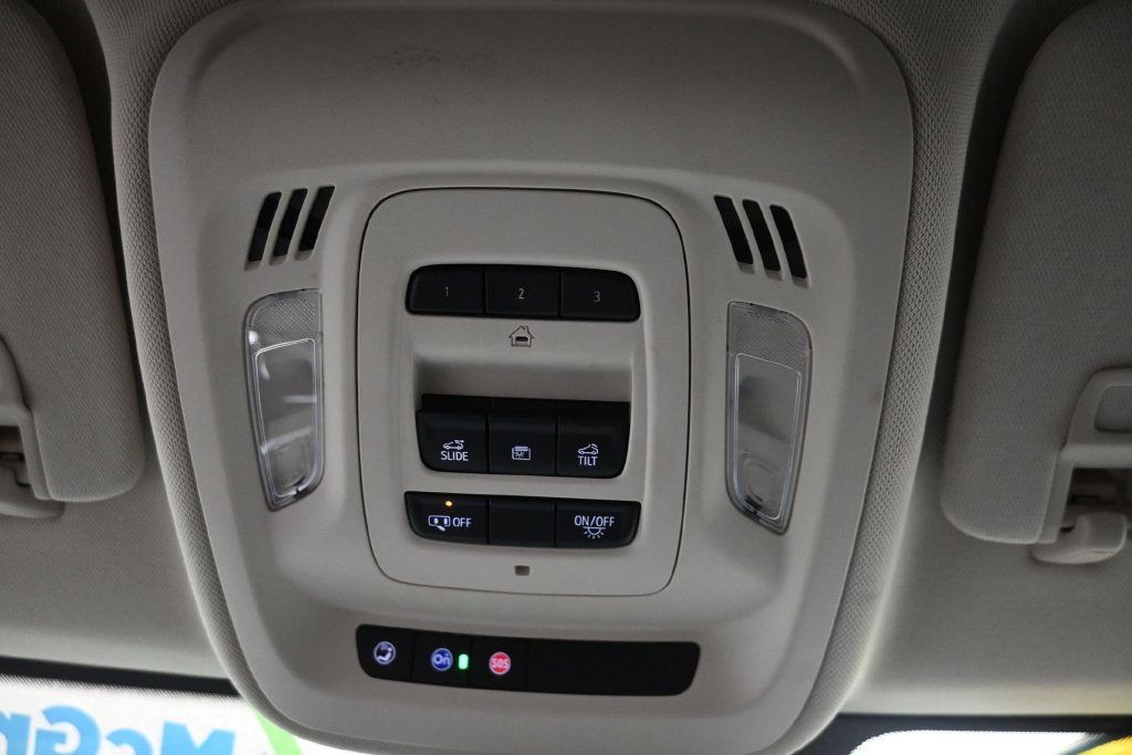 Used 2022 Buick Envision Avenir w/ Safety Package AWD/4WD image 21
