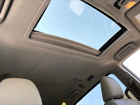 Used 2020 Toyota Sienna XLE image 13