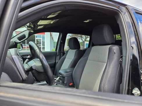 Used 2020 Toyota Tacoma TRD Sport w/ Technology Package AWD/4WD image 11
