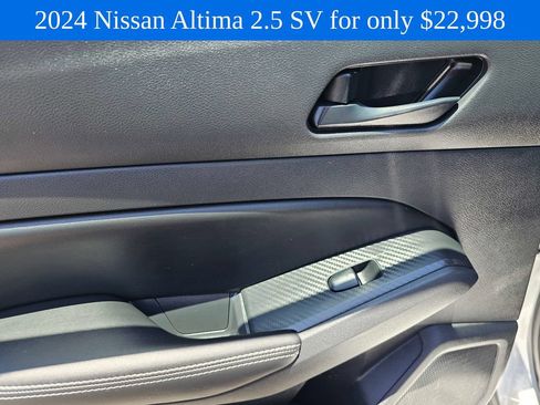 Used 2024 Nissan Altima 2.5 SV FWD image 17