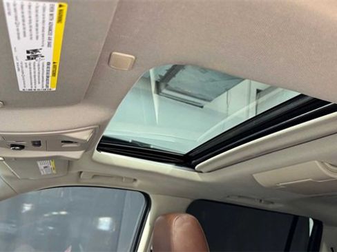 Used 2018 Cadillac Escalade ESV Premium Luxury image 32