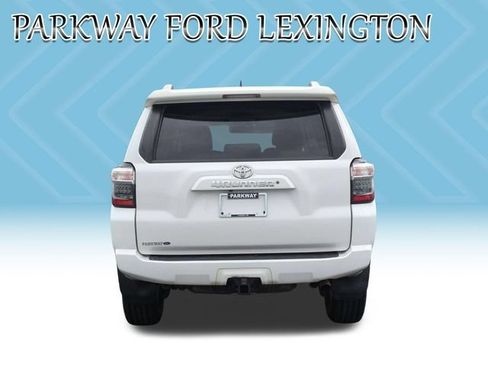 Used 2018 Toyota 4Runner SR5 AWD/4WD image 4