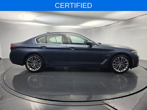 Certified 2023 BMW 530e w/ Premium Package RWD image 3