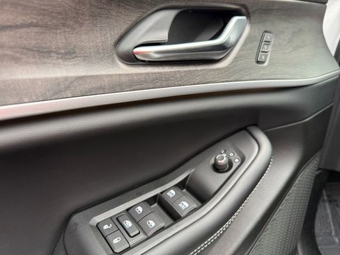 New 2025 Jeep Grand Cherokee Limited w/ Luxury Tech Group II image 13