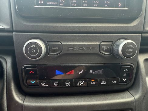 Used 2025 RAM ProMaster 2500 w/ Convenience Group image 23