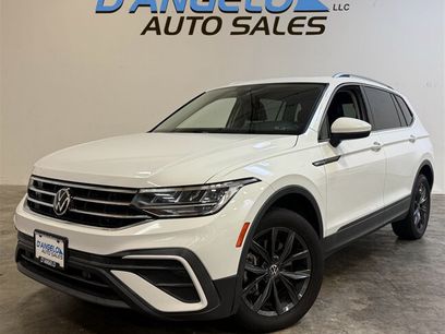 Used 2022 Volkswagen Tiguan SE w/ Panoramic Sunroof Package