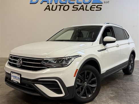 Used 2022 Volkswagen Tiguan SE w/ Panoramic Sunroof Package FWD image 1