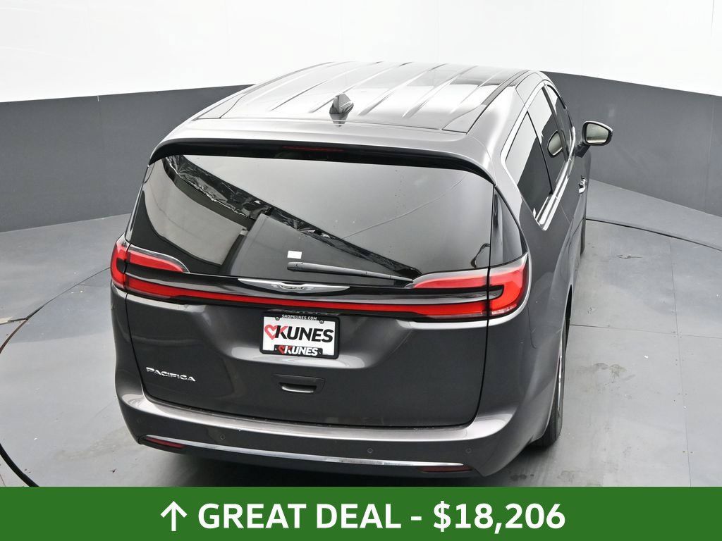Used 2023 Chrysler Pacifica Touring-L FWD image 31