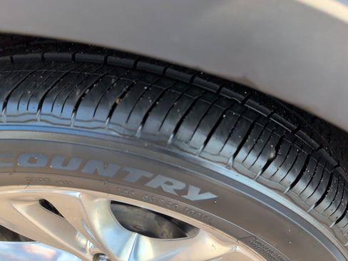 Used 2018 Ford Explorer XLT w/ Equipment Group 202A FWD image 10