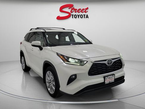 Used 2021 Toyota Highlander Limited AWD/4WD image 5