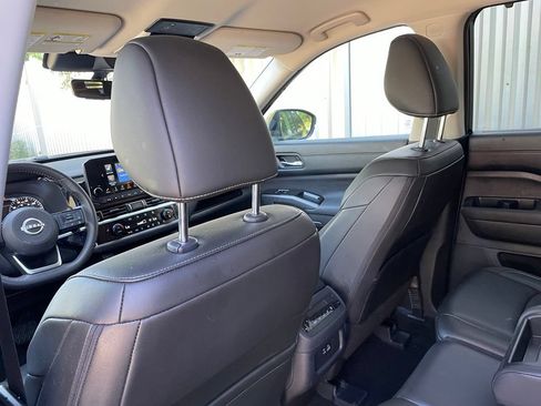 Used 2025 Nissan Pathfinder SL AWD/4WD image 27