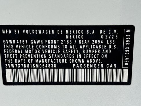 Certified 2025 Volkswagen Jetta SE w/ Sunroof Package image 25