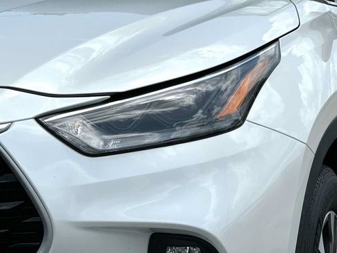 Used 2021 Toyota Highlander XLE FWD image 16