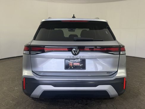 Used 2026 Volkswagen Tiguan SE AWD/4WD image 6