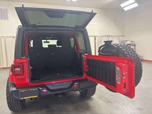 Used 2021 Jeep Wrangler Unlimited Sahara w/ LED Lighting Group image 26