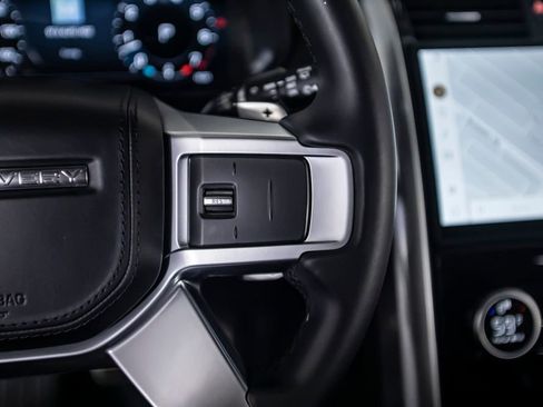 Used 2025 Land Rover Discovery Dynamic SE image 42
