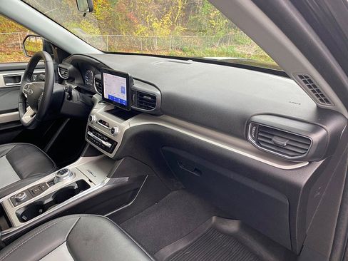 Certified 2022 Ford Explorer XLT w/ Equipment Group 202A image 30