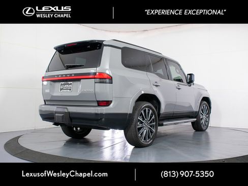 Used 2024 Lexus GX 550 w/ Cold Area Package AWD/4WD image 6