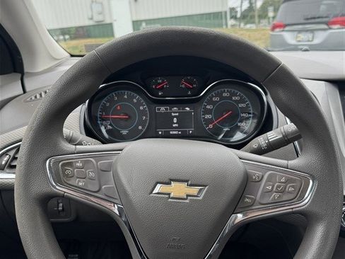 Used 2017 Chevrolet Cruze LT w/ Convenience Package image 11