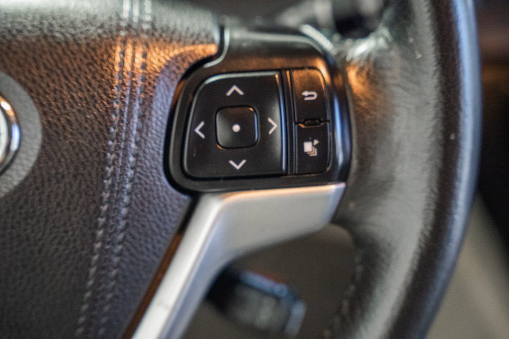 Used 2017 Toyota Sienna XLE w/ XLE Navigation Package FWD image 23