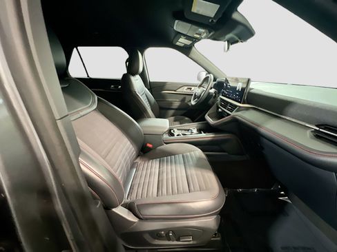 Used 2025 Ford Explorer ST-Line image 21