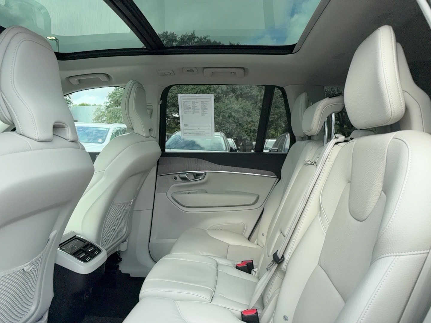 Certified 2024 Volvo XC90 B6 Plus w/ Protection Package Premier AWD/4WD image 16
