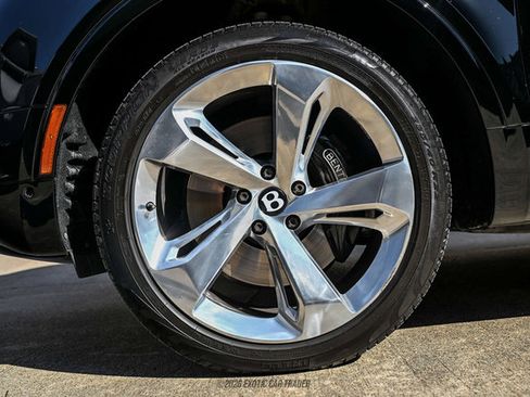 Used 2018 Bentley Bentayga image 95
