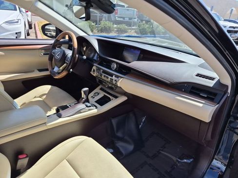 Used 2017 Lexus ES 300h w/ Navigation System Package FWD image 12