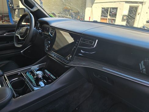 Used 2022 Jeep Wagoneer Series III image 8