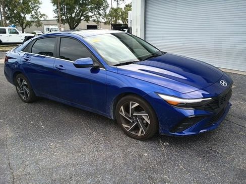 Used 2025 Hyundai Elantra SEL FWD image 6