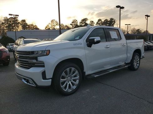Used 2020 Chevrolet Silverado 1500 High Country w/ Technology Package image 3