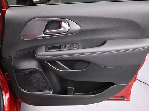 New 2025 Chrysler Voyager LX image 25