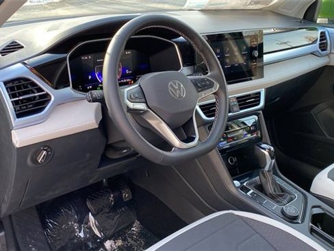 New 2026 Volkswagen Taos SE image 11