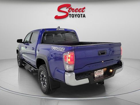 Certified 2022 Toyota Tacoma TRD Off-Road image 2