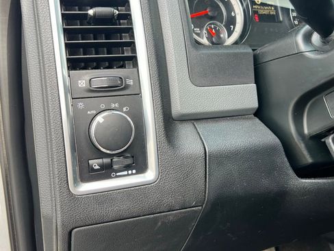 Used 2018 RAM 1500 Classic SLT image 25